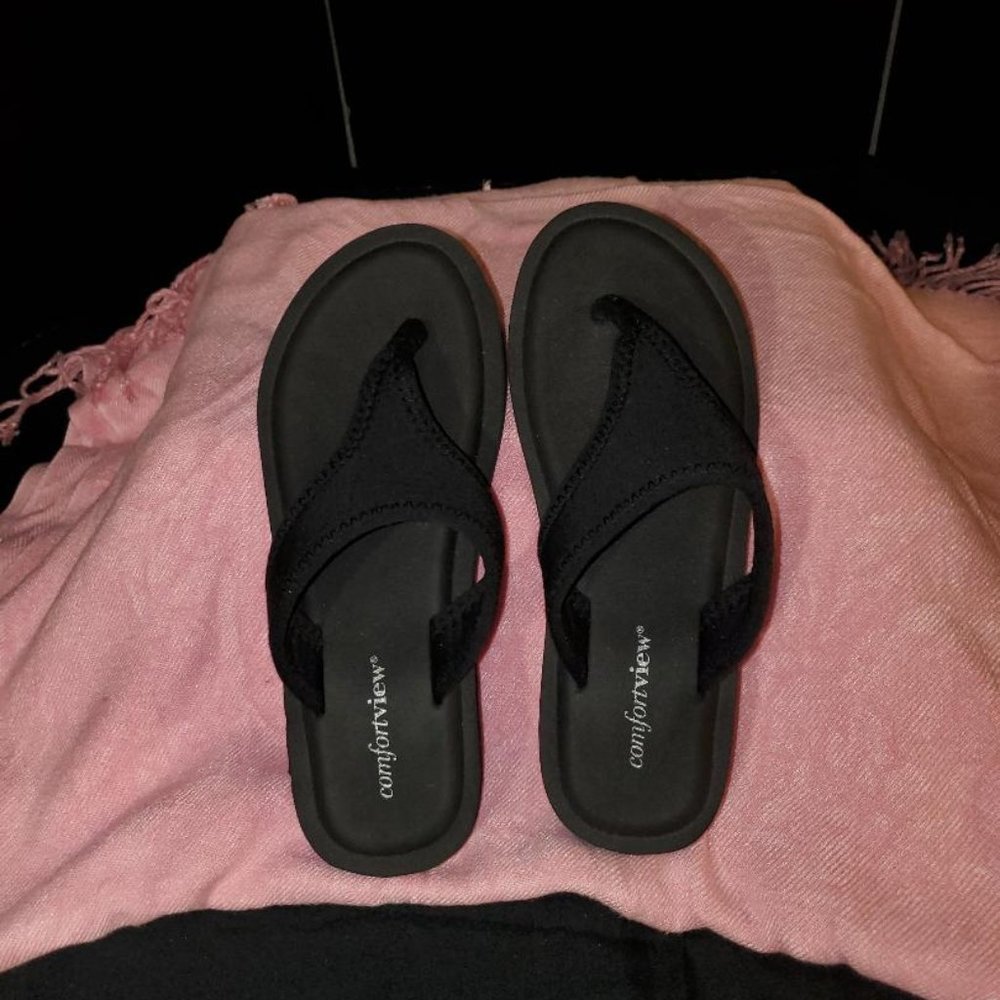 Flip Flops - Picture 2 of 3